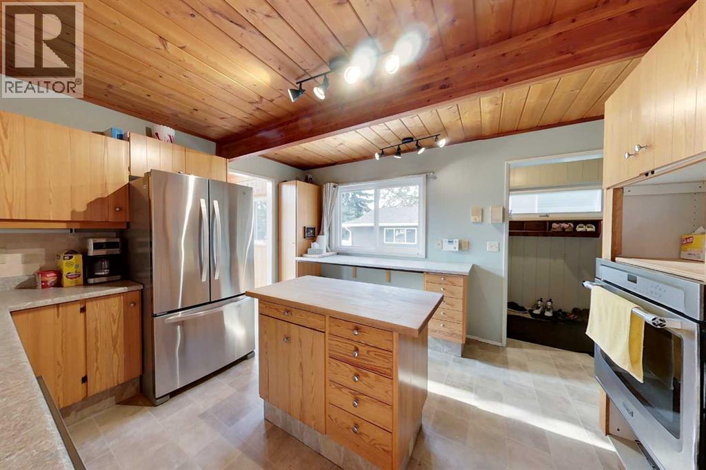 1104 10 Street Se Property Photo 5