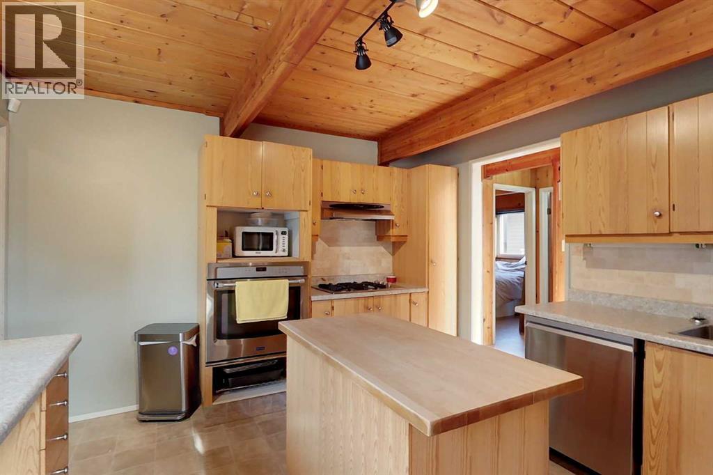 1104 10 Street Se Property Photo 6