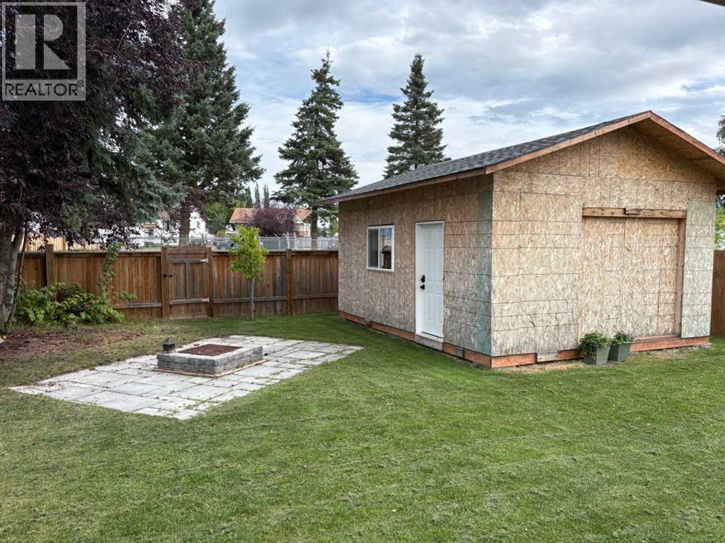 9413 93 Street Property Photo 2