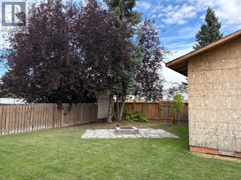 9413 93 Street Property Photo 3