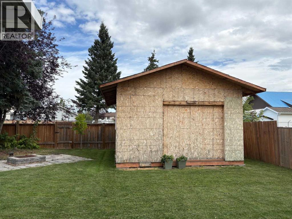9413 93 Street Property Photo 4