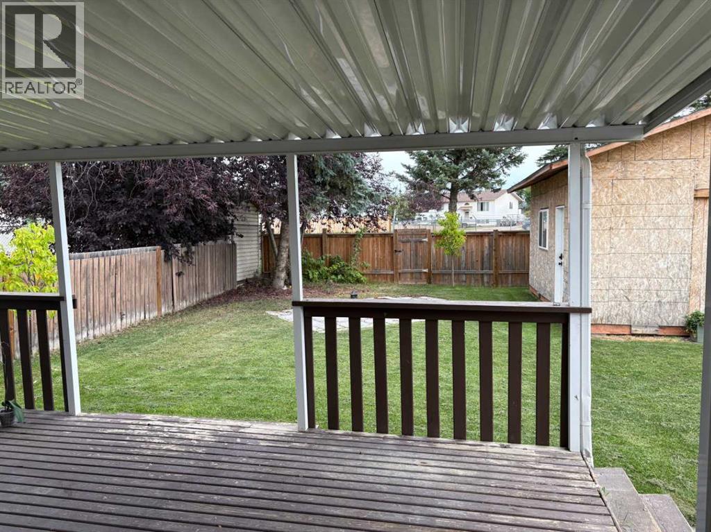 9413 93 Street Property Photo 5