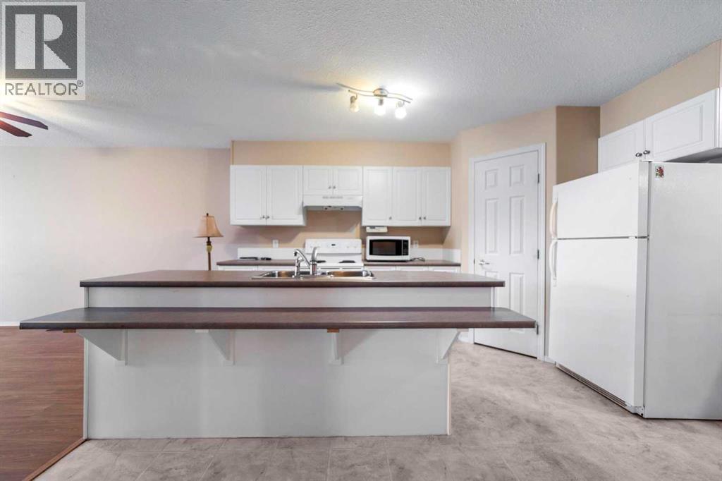 4503 69 Street Property Photo 6