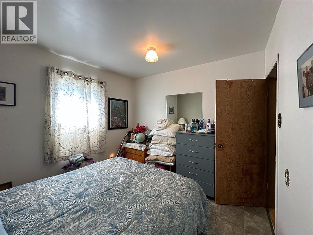 379n 300 E Property Photo 25