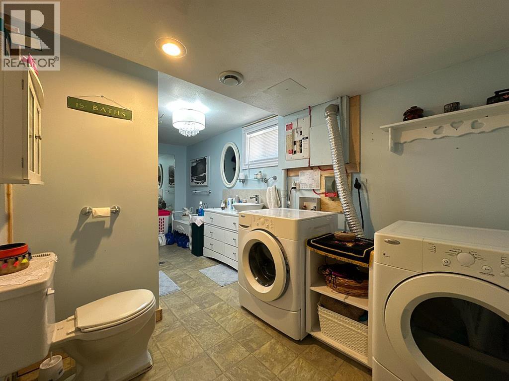 379n 300 E Property Photo 31