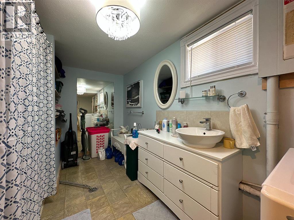 379n 300 E Property Photo 32