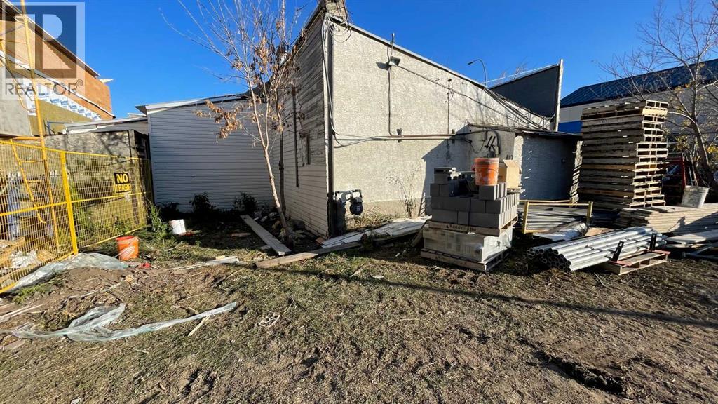 1721 36 Street Se Property Photo 6