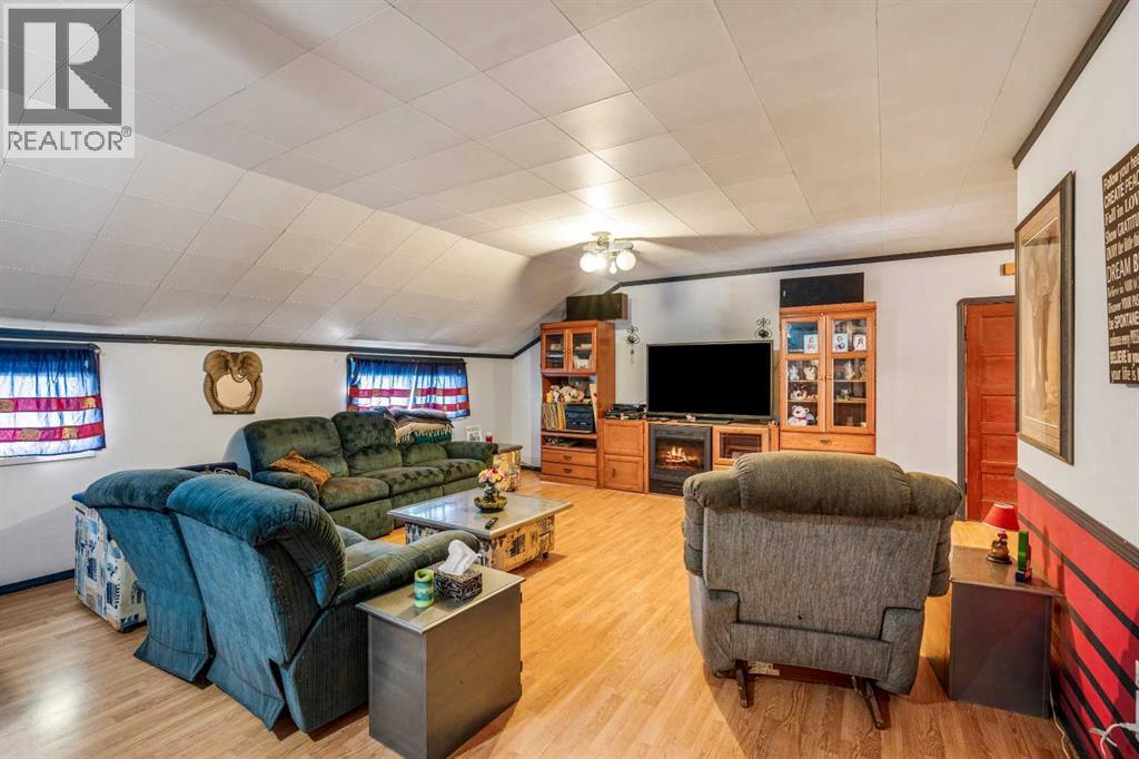 417 2 Avenue N Property Photo 22