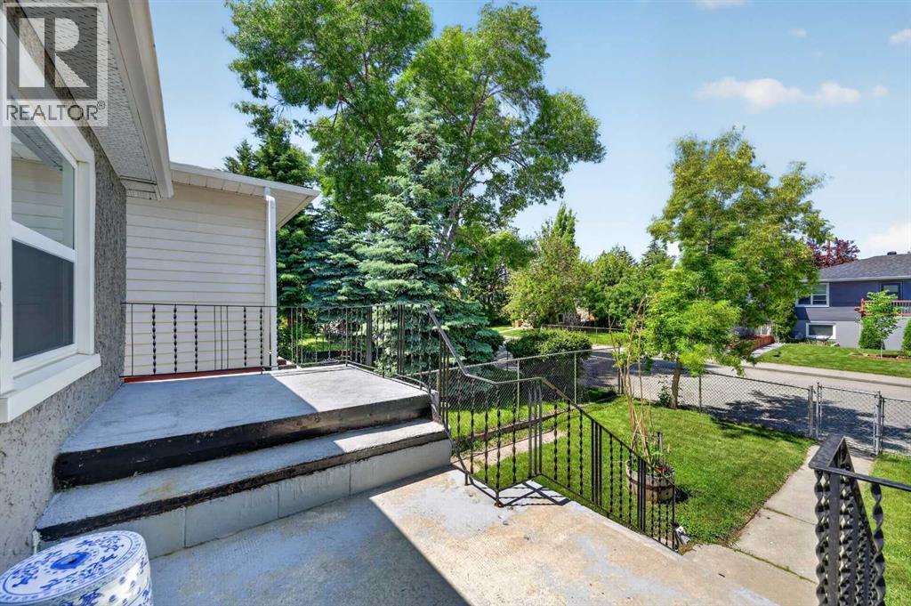 1212 Bantry Street Ne Property Photo 2