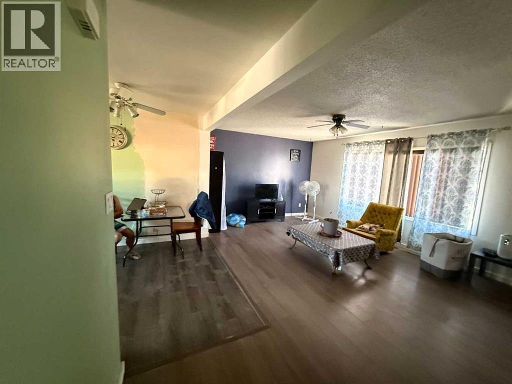 1126 6 Avenue Property Photo 2