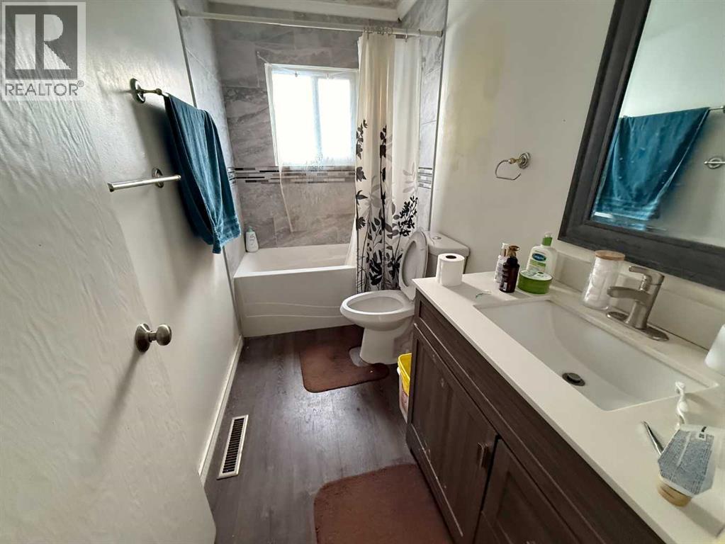 1126 6 Avenue Property Photo 4