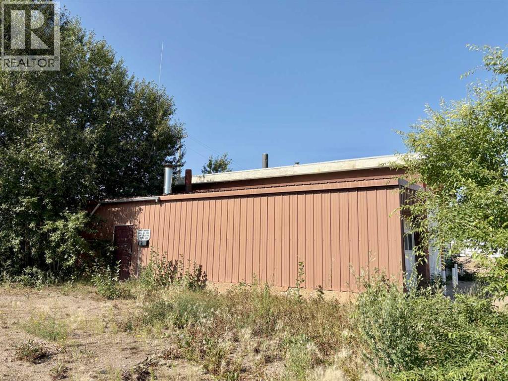 5021 47 Avenue Property Photo 4