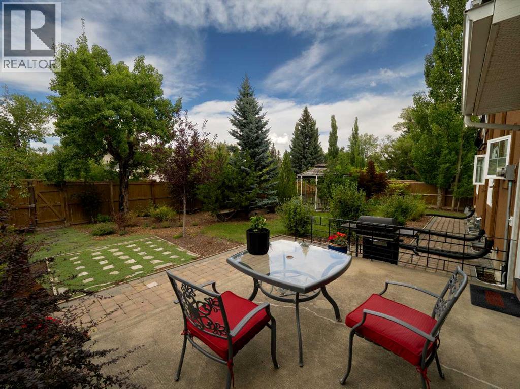 228 Willow Ridge Place Se Property Photo 3