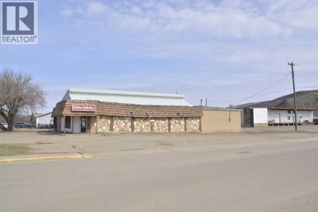8923 94 Street Property Photo 1