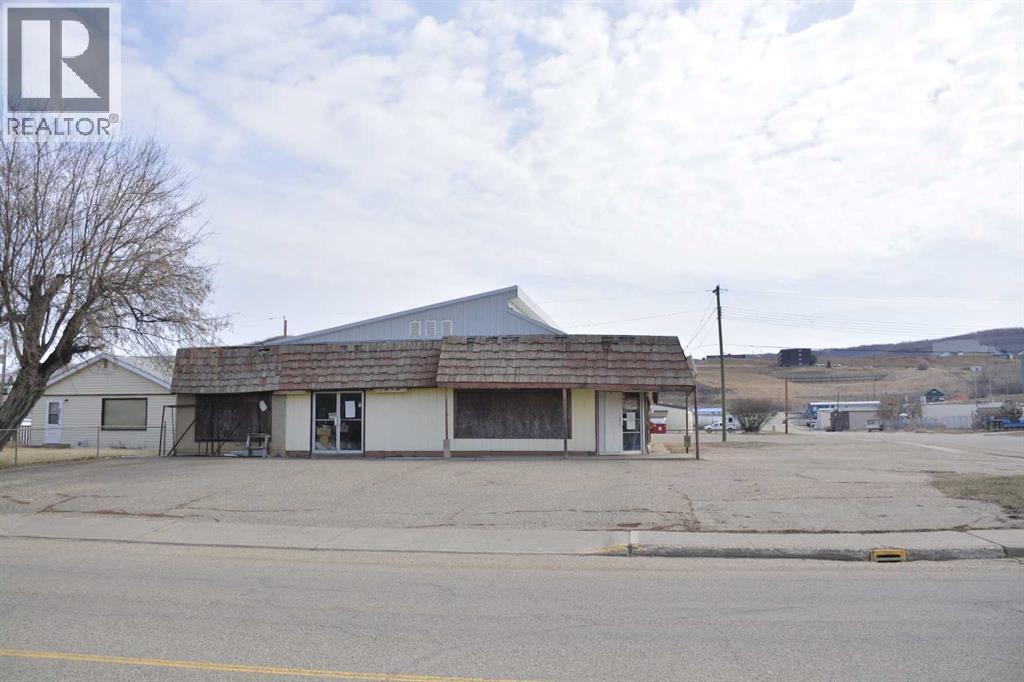 8923 94 Street Property Photo 2