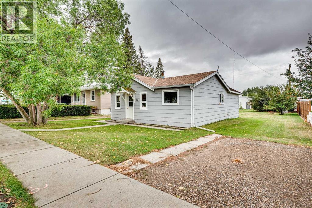 215 2 Avenue Ne Property Photo 2