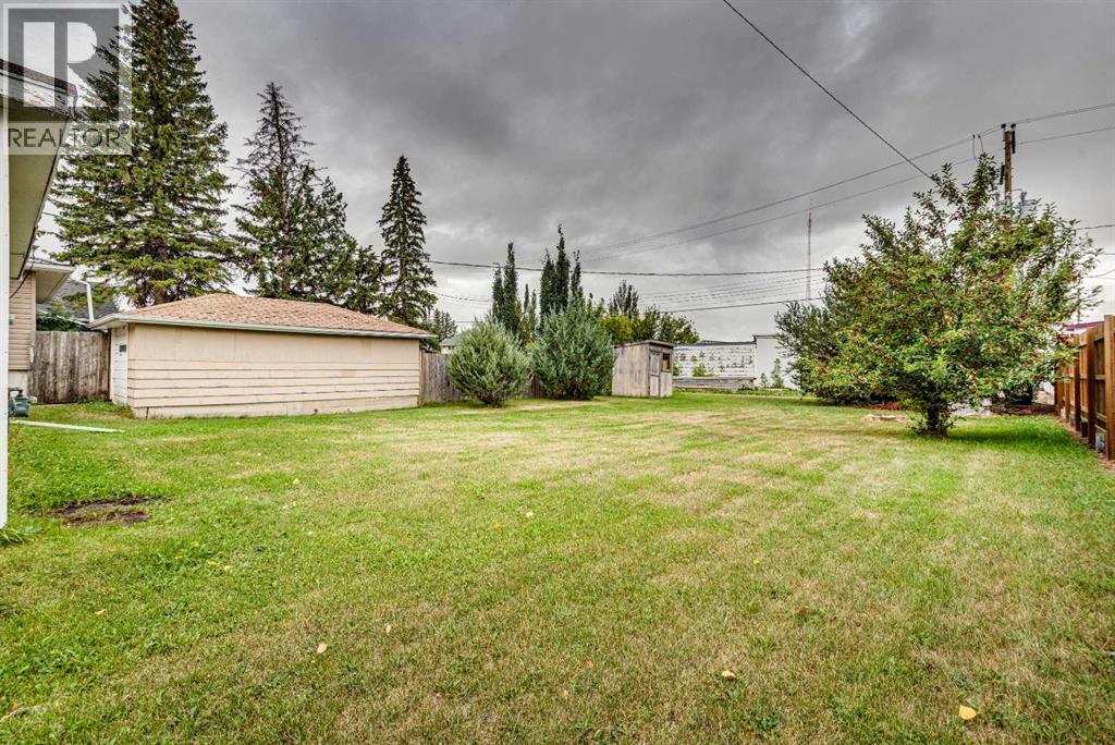 215 2 Avenue Ne Property Photo 3