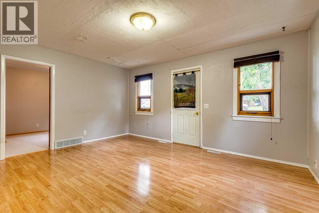 215 2 Avenue Ne Property Photo 7