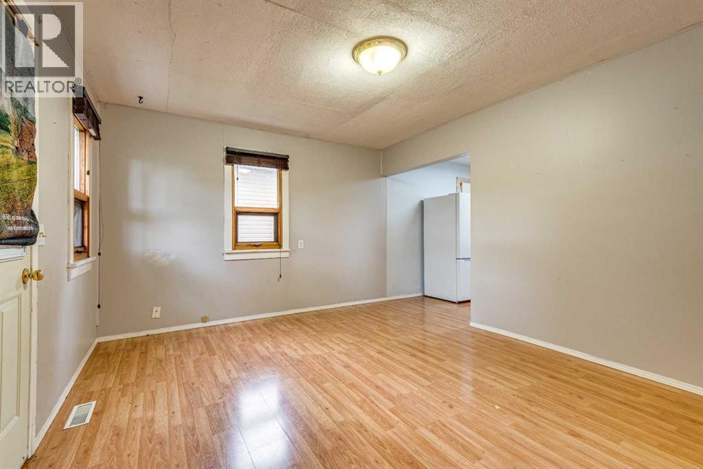 215 2 Avenue Ne Property Photo 8