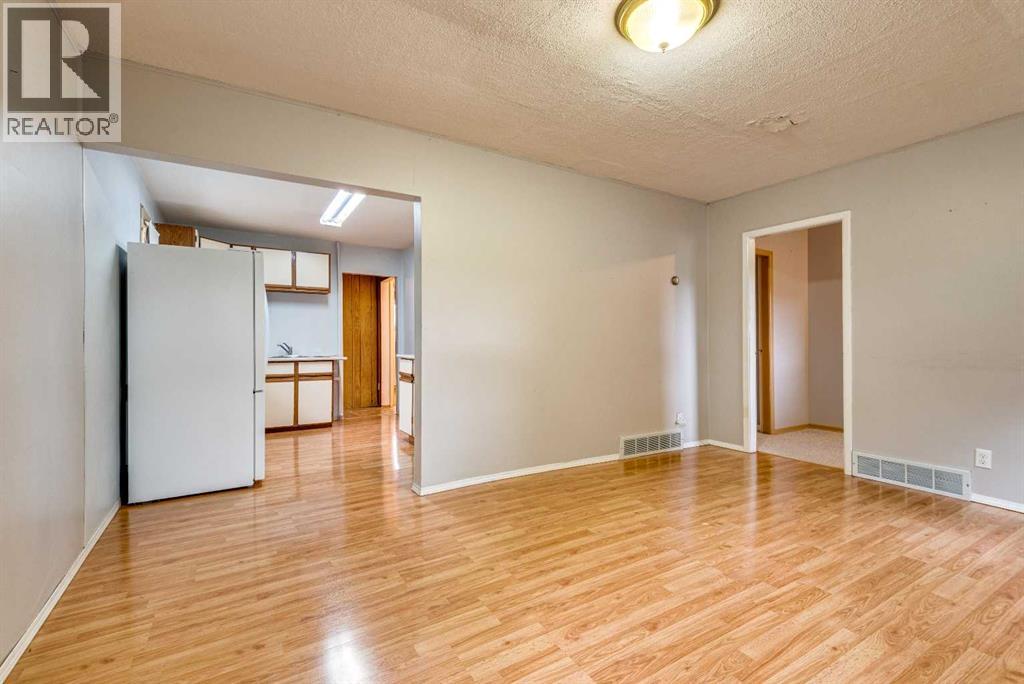 215 2 Avenue Ne Property Photo 9
