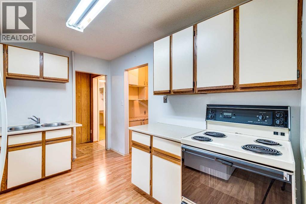 215 2 Avenue Ne Property Photo 10