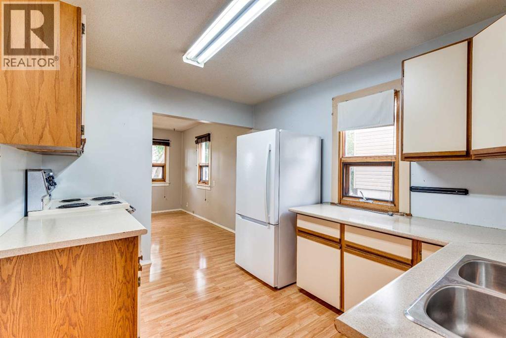 215 2 Avenue Ne Property Photo 11
