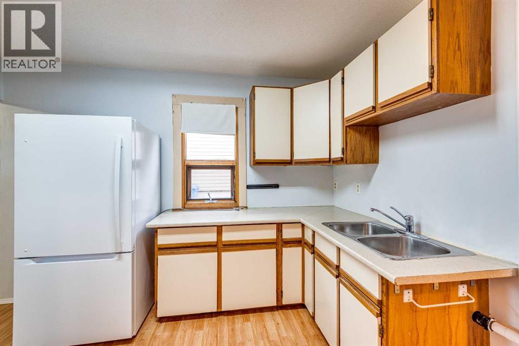 215 2 Avenue Ne Property Photo 12