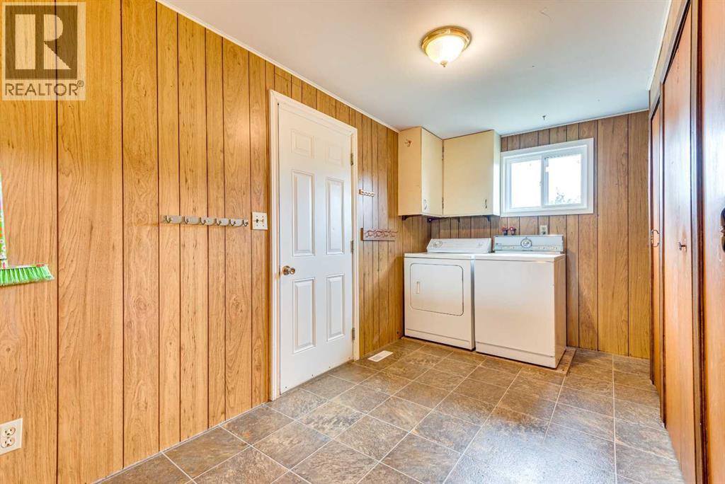 215 2 Avenue Ne Property Photo 23
