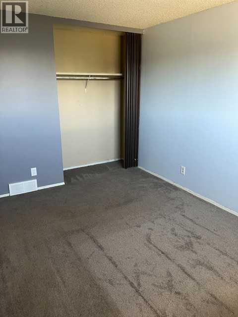 9 Sheridan Road W Property Photo 6