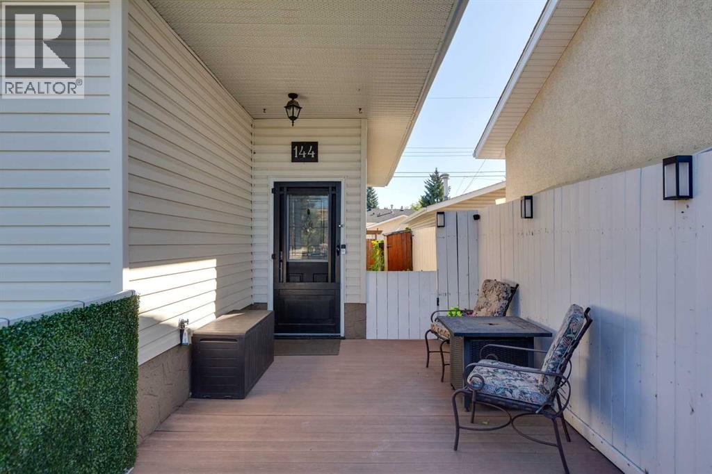 144 Dovercliffe Way Se Property Photo 2