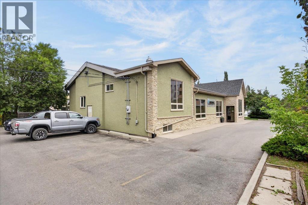 303 19 Street Nw Property Photo 4