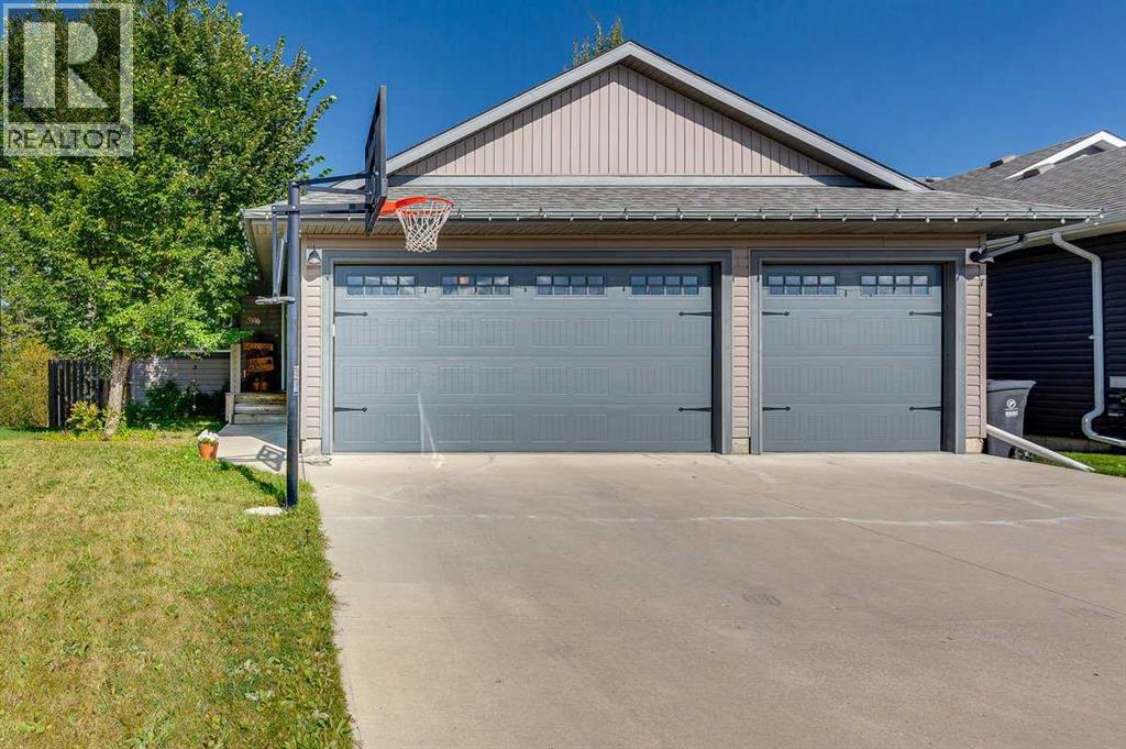 5806 45 Avenue Close Property Photo 1