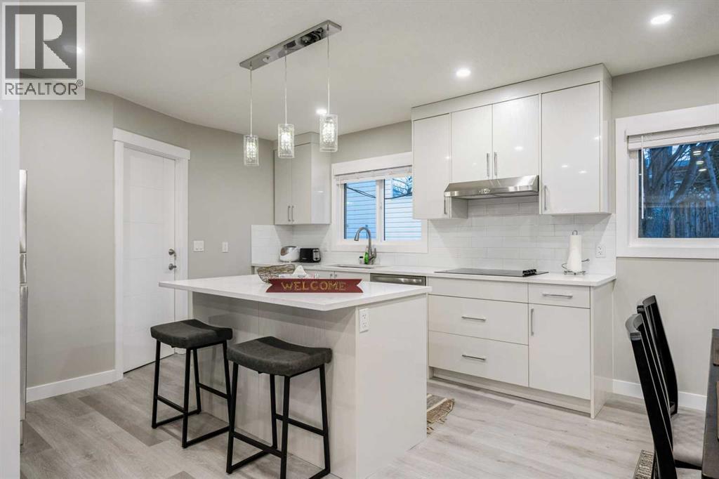 471 Northmount Drive Nw Property Photo 4
