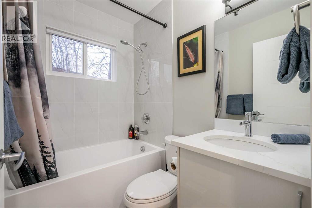 471 Northmount Drive Nw Property Photo 12