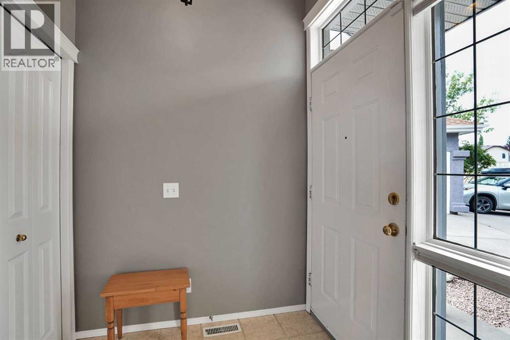 95 Citadel Grove Nw Property Photo 4