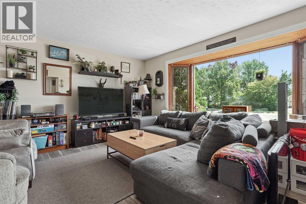 1305 18 Avenue S Property Photo 4