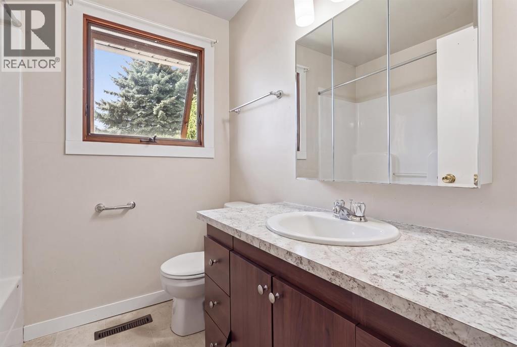 1305 18 Avenue S Property Photo 10