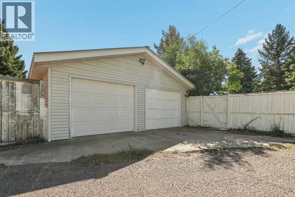1305 18 Avenue S Property Photo 21