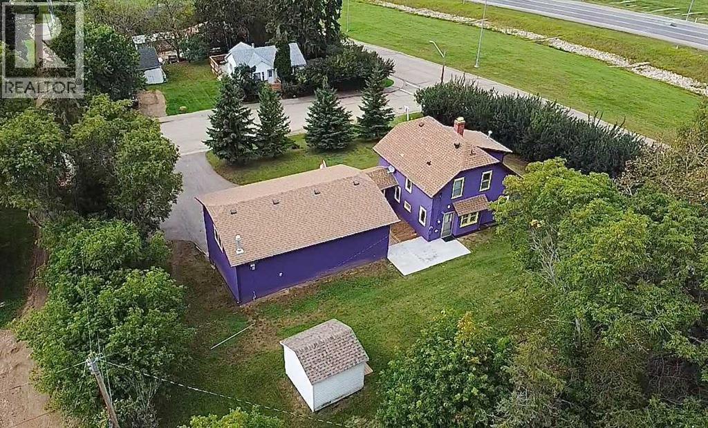 4310 50 Avenue Property Photo 4
