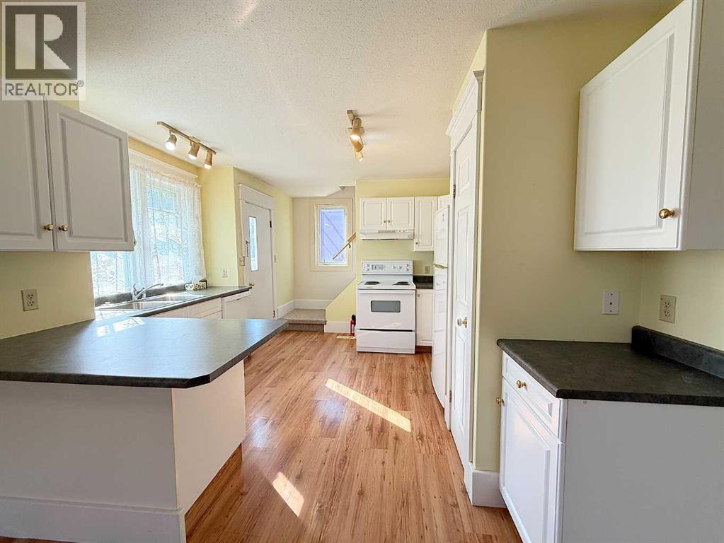 4310 50 Avenue Property Photo 6