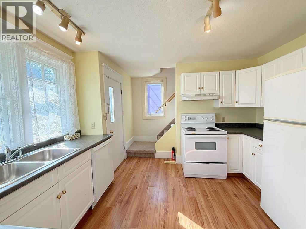 4310 50 Avenue Property Photo 7