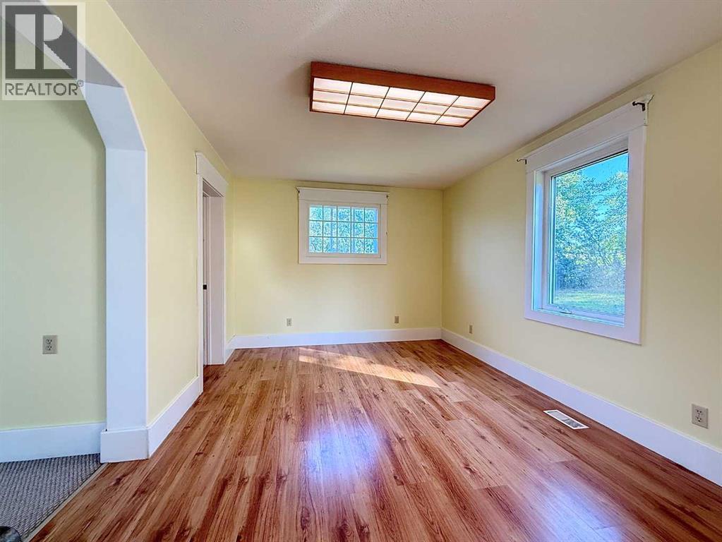 4310 50 Avenue Property Photo 9