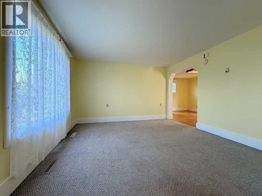 4310 50 Avenue Property Photo 10