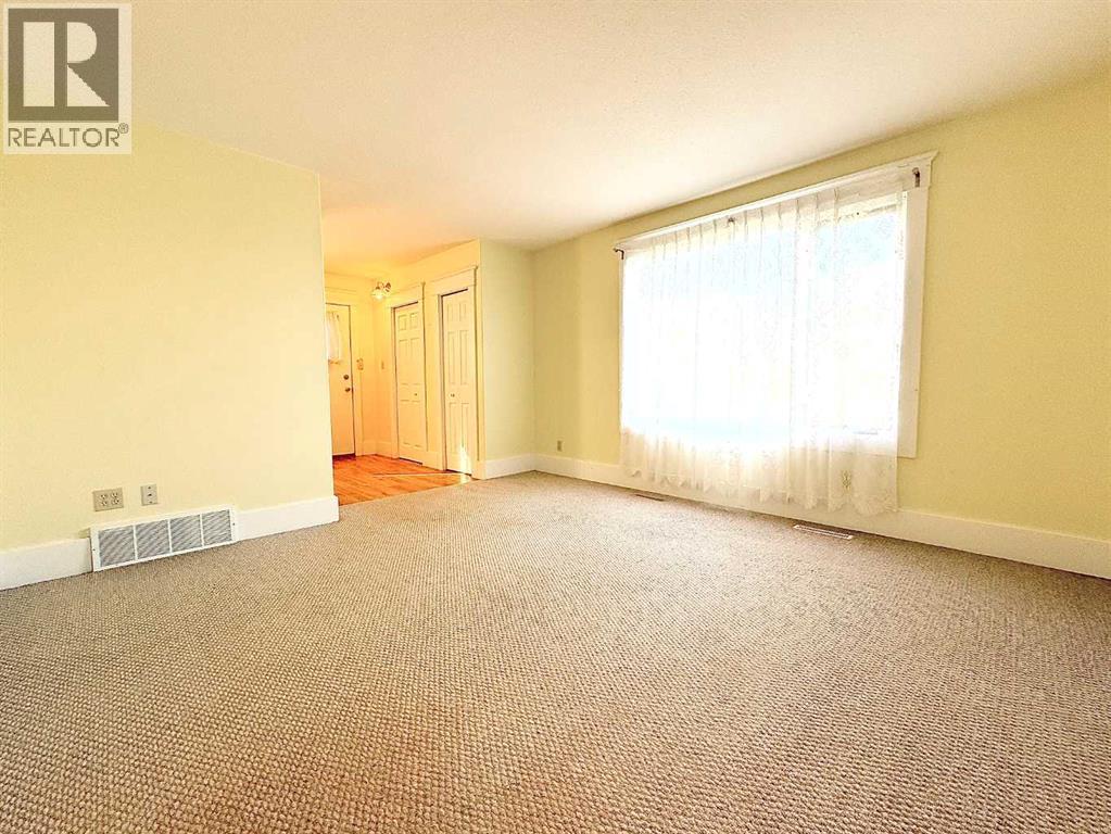 4310 50 Avenue Property Photo 11