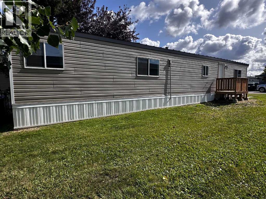 5344 76 Street Property Photo 2