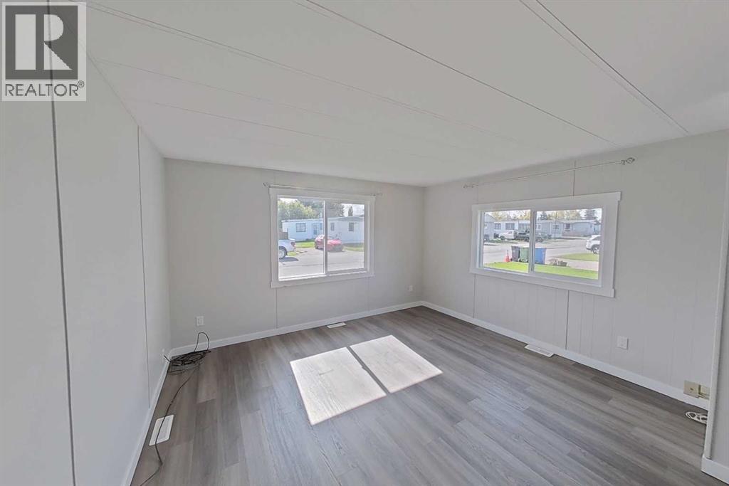 5344 76 Street Property Photo 3