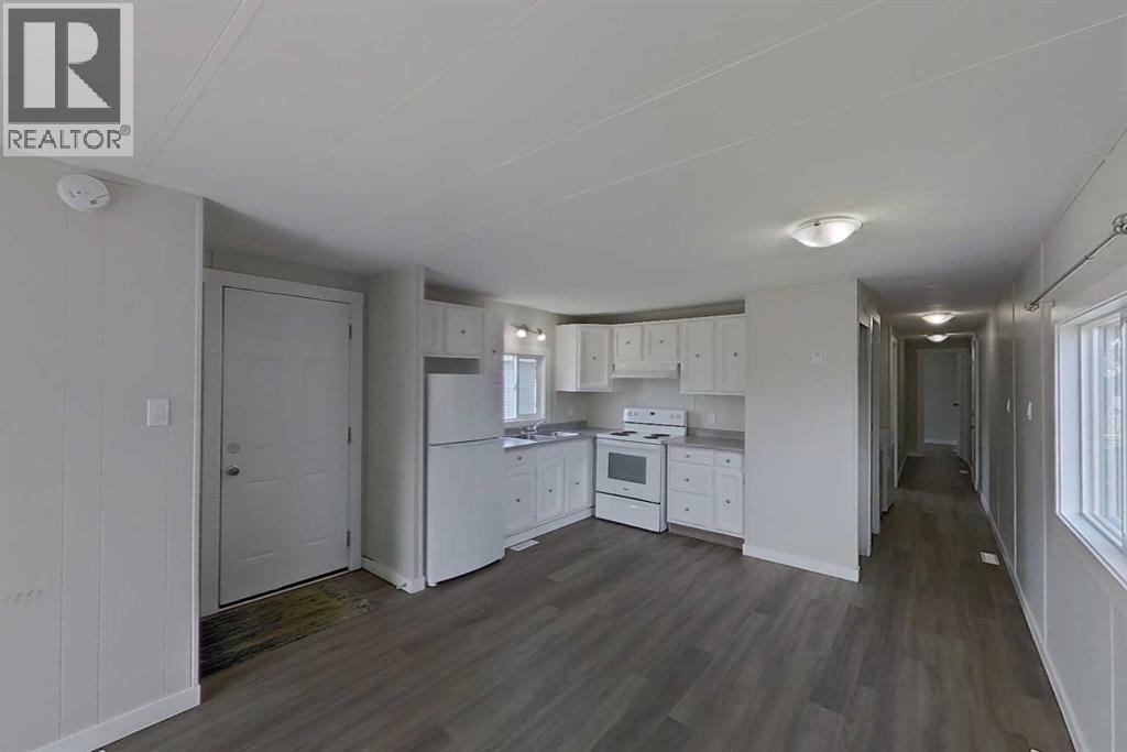 5344 76 Street Property Photo 5