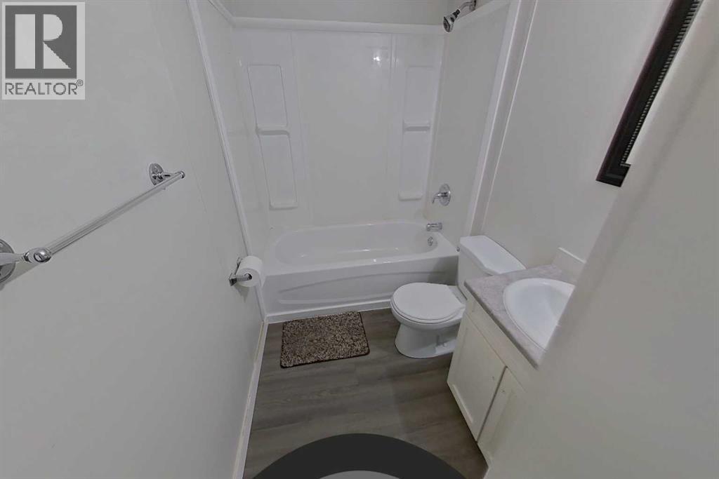 5344 76 Street Property Photo 7
