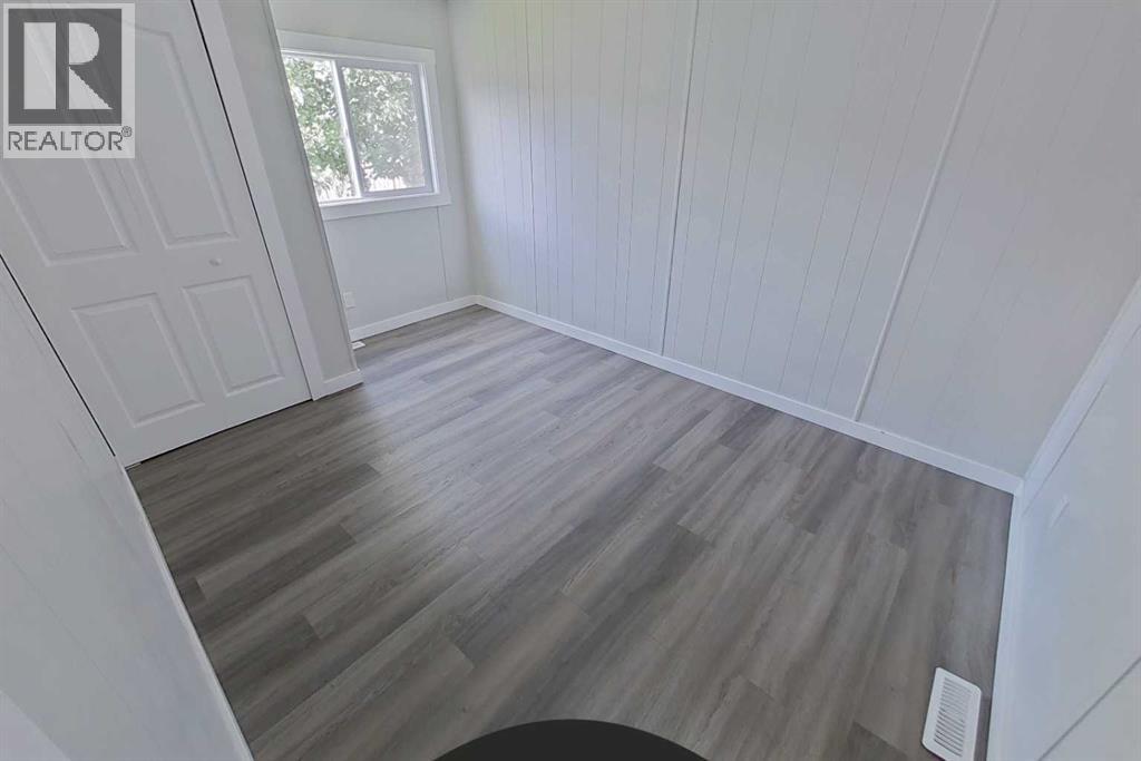 5344 76 Street Property Photo 8