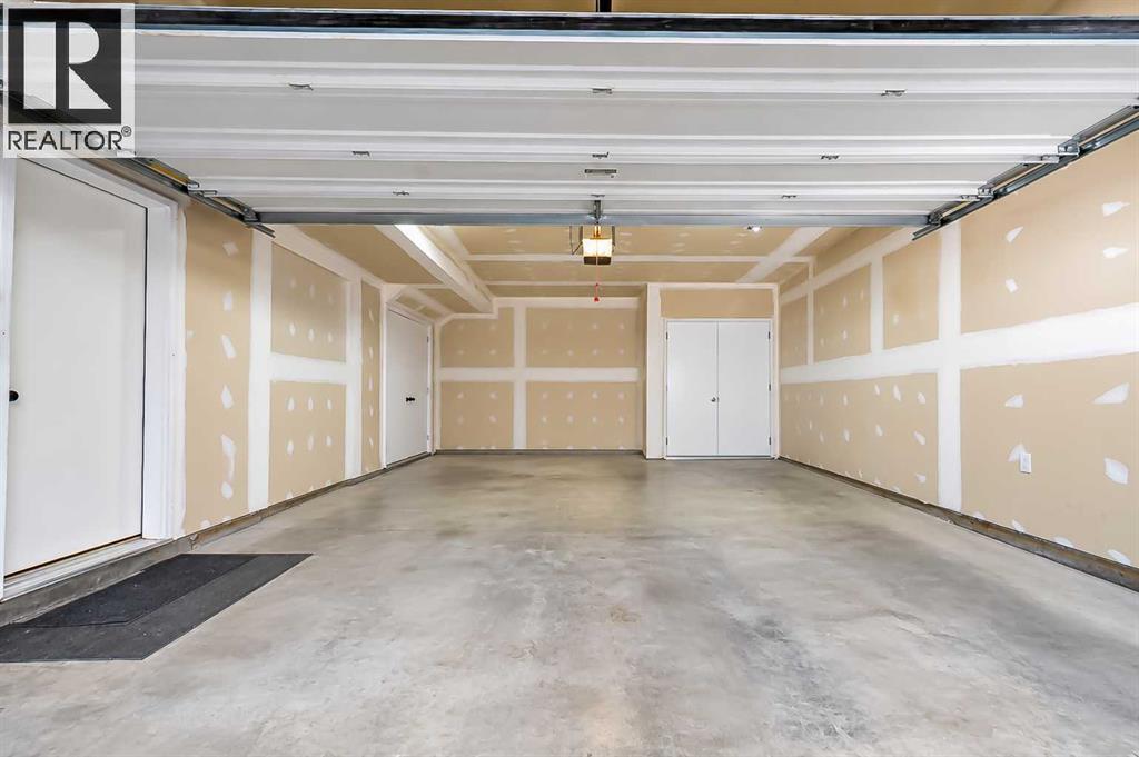 176 Walgrove Common Se Property Photo 17